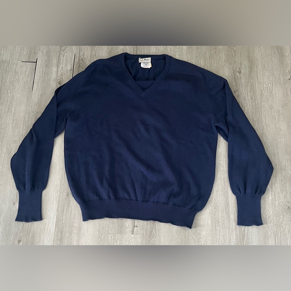 Vintage L.L. Bean Men's Deep Blue V-Neck Sweater